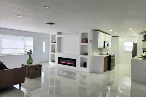 House in Plantation, Florida 2 bedrooms, 133.59 sq.m. № 1952208 - photo 4