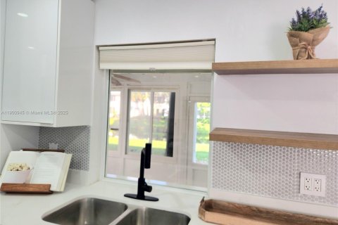 House in Plantation, Florida 2 bedrooms, 133.59 sq.m. № 1952208 - photo 19