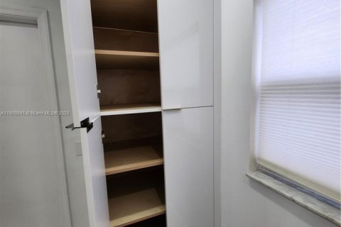 House in Plantation, Florida 2 bedrooms, 133.59 sq.m. № 1952208 - photo 15