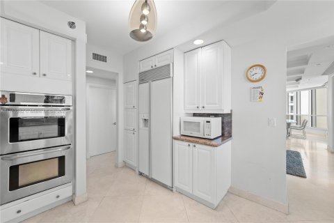 Condominio en venta en Aventura, Florida, 3 dormitorios, 203.46 m2 № 2022607 - foto 24