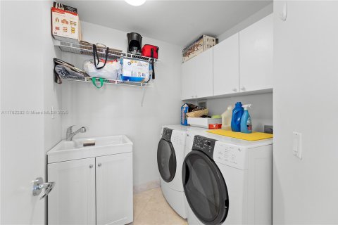 Condominio en venta en Aventura, Florida, 3 dormitorios, 203.46 m2 № 2022607 - foto 28