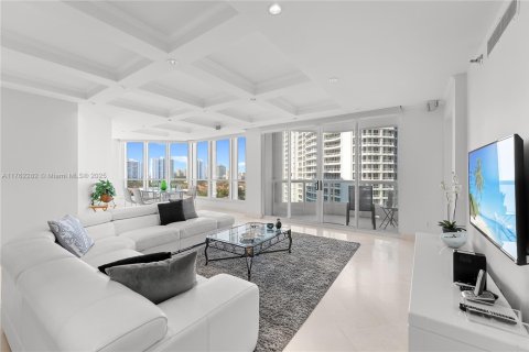 Condominio en venta en Aventura, Florida, 3 dormitorios, 203.46 m2 № 2022607 - foto 3