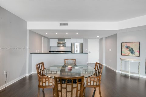 Copropriété à vendre à Miami, Floride: 2 chambres, 125.42 m2 № 1765032 - photo 5