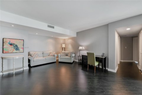 Copropriété à vendre à Miami, Floride: 2 chambres, 125.42 m2 № 1765032 - photo 4