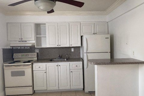 Apartamento en alquiler en Miami, Florida, 2 dormitorios, 65.87 m2 № 2026127 - foto 3