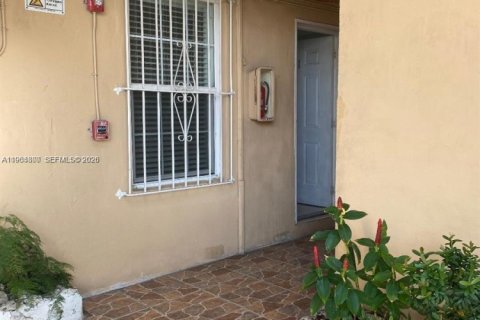 Apartamento en alquiler en Miami, Florida, 2 dormitorios, 65.87 m2 № 2026127 - foto 2