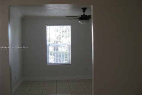 Apartamento en alquiler en Miami, Florida, 2 dormitorios, 65.87 m2 № 2026127 - foto 9