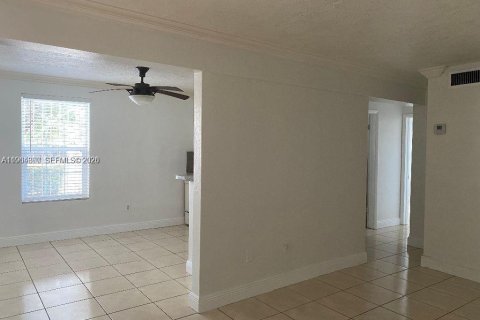Apartamento en alquiler en Miami, Florida, 2 dormitorios, 65.87 m2 № 2026127 - foto 5