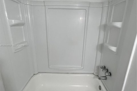 Condo in Coral Springs, Florida, 1 bedroom  № 2068716 - photo 12