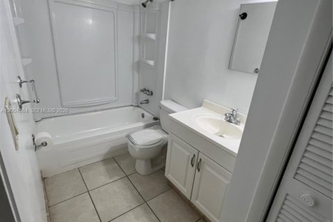 Condo in Coral Springs, Florida, 1 bedroom  № 2068716 - photo 10