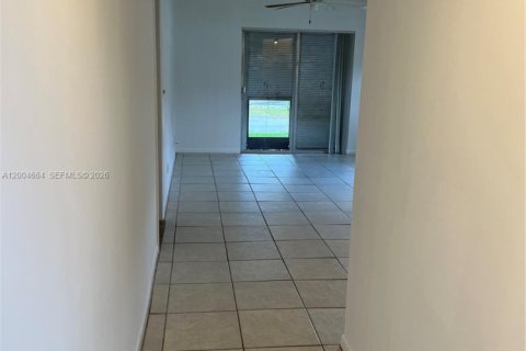 Condo in Coral Springs, Florida, 1 bedroom  № 2068716 - photo 6