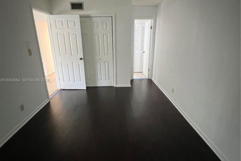 Condo in Coral Springs, Florida, 1 bedroom  № 2068716 - photo 9