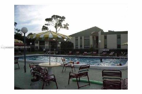 Condo in Coral Springs, Florida, 1 bedroom  № 2068716 - photo 15