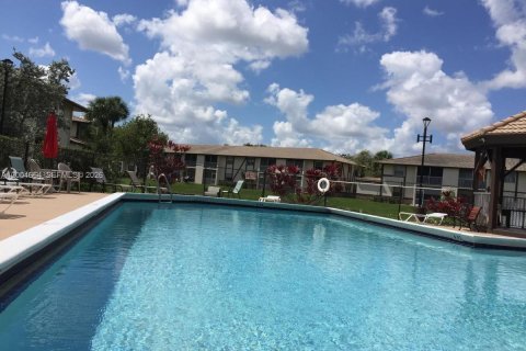 Condo in Coral Springs, Florida, 1 bedroom  № 2068716 - photo 16