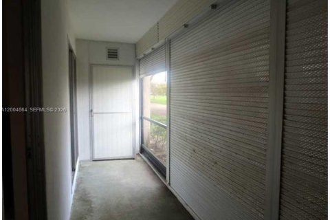 Condo in Coral Springs, Florida, 1 bedroom  № 2068716 - photo 13