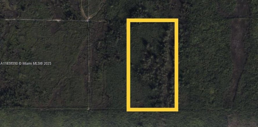 Commercial property in Miami, Florida № 1940812