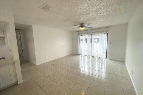 Casa en alquiler en Pinellas Park, Florida, 2 dormitorios, 90.58 m2 № 1872943 - foto 3