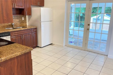 Propiedad comercial en venta en Davie, Florida, 184.13 m2 № 1991788 - foto 2