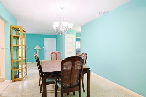 Villa ou maison à vendre à Miami, Floride: 3 chambres, 192.77 m2 № 1752157 - photo 27