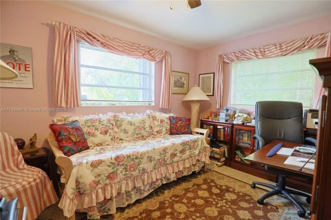 House in Miami, Florida 3 bedrooms, 192.77 sq.m. № 1752157 - photo 6