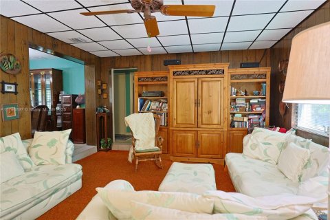 House in Miami, Florida 3 bedrooms, 192.77 sq.m. № 1752157 - photo 10