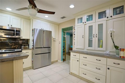 House in Miami, Florida 3 bedrooms, 192.77 sq.m. № 1752157 - photo 5