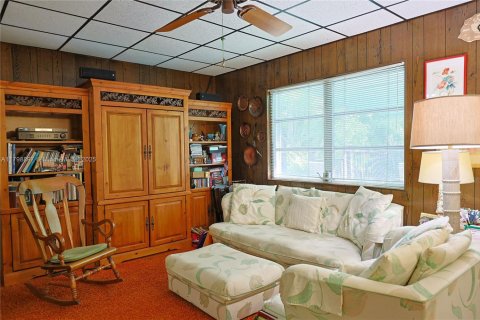 House in Miami, Florida 3 bedrooms, 192.77 sq.m. № 1752157 - photo 2