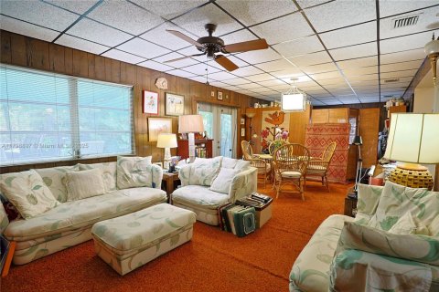 House in Miami, Florida 3 bedrooms, 192.77 sq.m. № 1752157 - photo 9