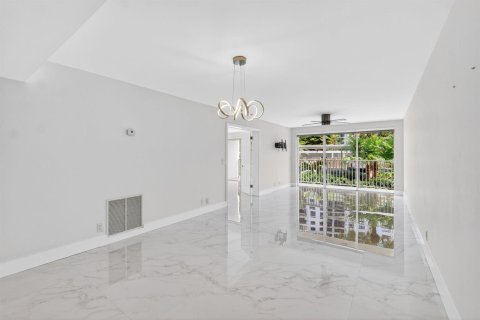 Copropriété à louer à West Palm Beach, Floride: 2 chambres, 109.44 m2 № 2387106 - photo 3