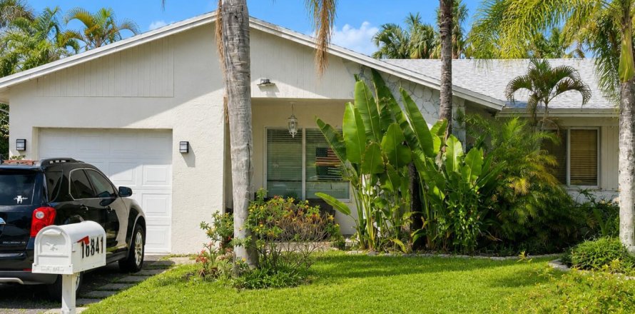 House in Weston, Florida 3 bedrooms, 134.06 sq.m. № 2087999