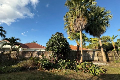 House in Weston, Florida 3 bedrooms, 134.06 sq.m. № 2087999 - photo 2