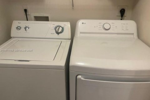 Купить кондоминиум в Корал-Спрингс, Флорида 2 спальни, 104.33м2, № 2032404 - фото 13