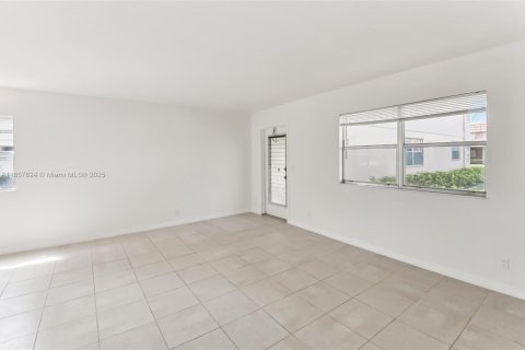Condo in Delray Beach, Florida, 1 bedroom  № 1882435 - photo 10
