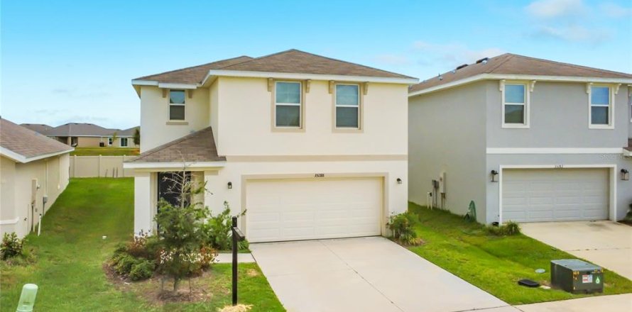 House in Dade City, Florida 4 bedrooms, 220.46 sq.m. № 2216068