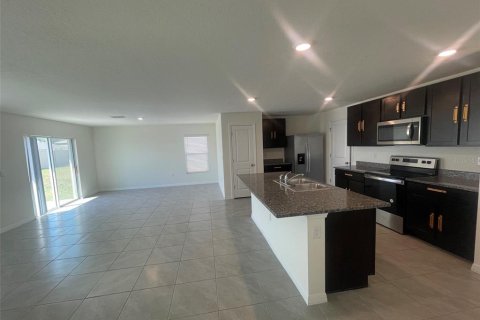 House in Dade City, Florida 4 bedrooms, 220.46 sq.m. № 2216068 - photo 10