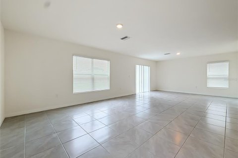 House in Dade City, Florida 4 bedrooms, 220.46 sq.m. № 2216068 - photo 7
