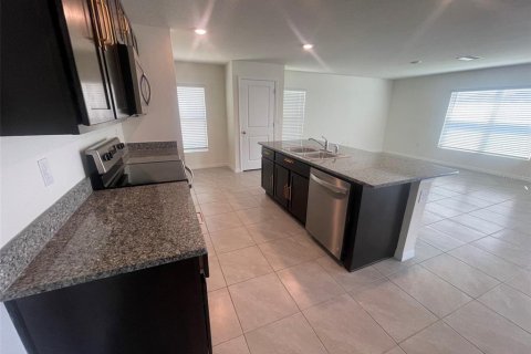 House in Dade City, Florida 4 bedrooms, 220.46 sq.m. № 2216068 - photo 9