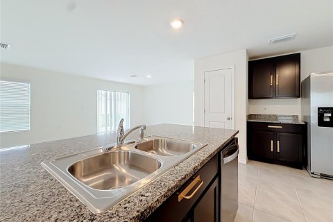 House in Dade City, Florida 4 bedrooms, 220.46 sq.m. № 2216068 - photo 17
