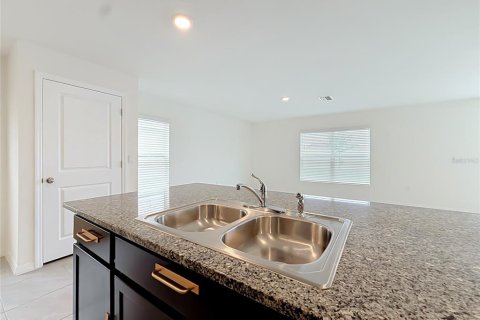 House in Dade City, Florida 4 bedrooms, 220.46 sq.m. № 2216068 - photo 18