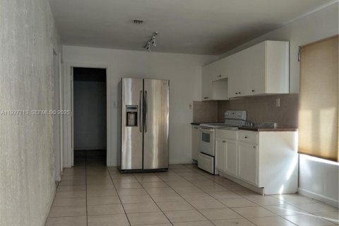 Снять в аренду квартиру в Майами, Флорида 3 спальни, 257.43м2, № 1988008 - фото 9