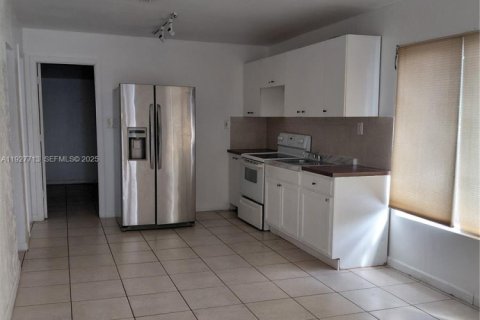 Снять в аренду квартиру в Майами, Флорида 3 спальни, 257.43м2, № 1988008 - фото 8