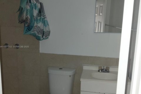 Снять в аренду квартиру в Майами, Флорида 3 спальни, 257.43м2, № 1988008 - фото 10