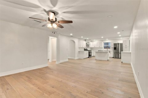 Villa ou maison à louer à Saint Petersburg, Floride: 4 chambres, 202.53 m2 № 2408997 - photo 18