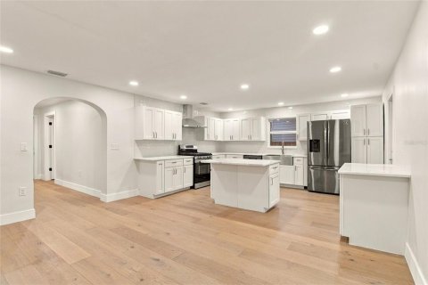 Villa ou maison à louer à Saint Petersburg, Floride: 4 chambres, 202.53 m2 № 2408997 - photo 3