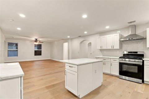 Villa ou maison à louer à Saint Petersburg, Floride: 4 chambres, 202.53 m2 № 2408997 - photo 7