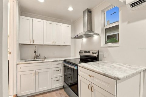 Villa ou maison à louer à Saint Petersburg, Floride: 4 chambres, 202.53 m2 № 2408997 - photo 28