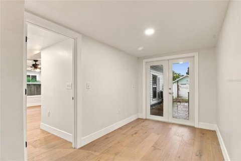 Villa ou maison à louer à Saint Petersburg, Floride: 4 chambres, 202.53 m2 № 2408997 - photo 11