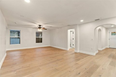 Villa ou maison à louer à Saint Petersburg, Floride: 4 chambres, 202.53 m2 № 2408997 - photo 8