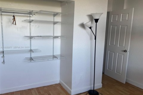 Condo in Miami, Florida, 2 bedrooms № 1994044 - photo 12