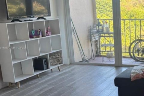 Condo in Miami, Florida, 2 bedrooms № 1994044 - photo 5